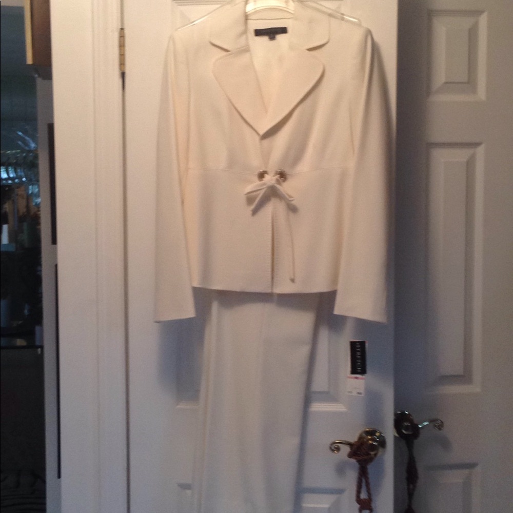 Suit. Size 10. High end. This is a class act fabric is like no other. - Picture 3 of 8